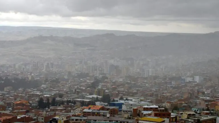 Incendios provocan nocivas condiciones del aire en varias ciudades de Bolivia